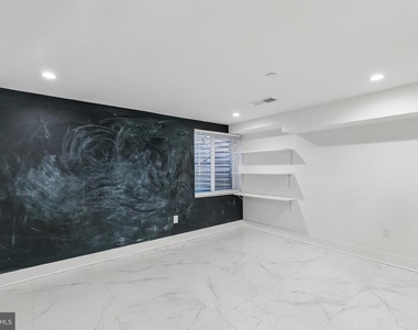 1811 Blair Street - Photo Thumbnail 33