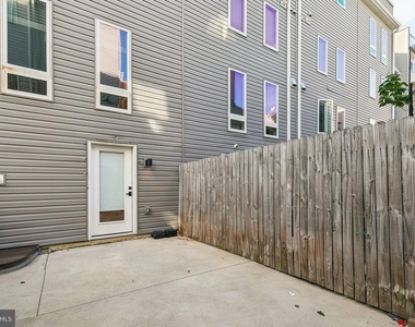1811 Blair Street - Photo Thumbnail 32