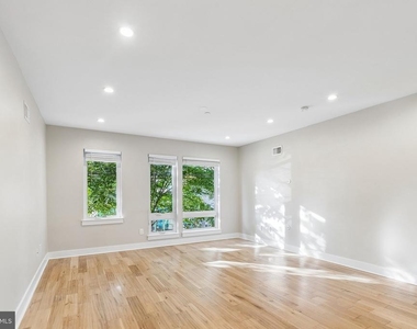 1811 Blair Street - Photo Thumbnail 7