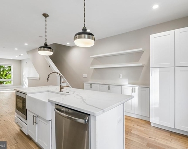 1811 Blair Street - Photo Thumbnail 4