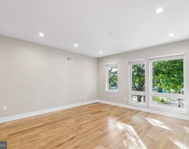 1811 Blair Street - Photo Thumbnail 6