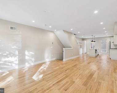 1811 Blair Street - Photo Thumbnail 8