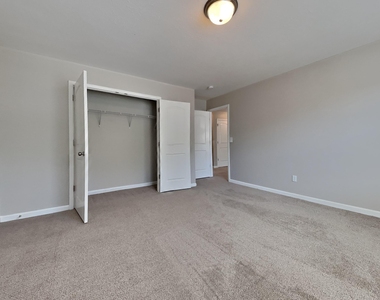 47 Hallow Oak Street - Photo Thumbnail 11