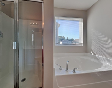 47 Hallow Oak Street - Photo Thumbnail 8