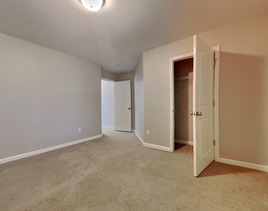 47 Hallow Oak Street - Photo Thumbnail 9