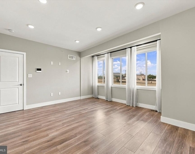 2348 Mountain Street - Photo Thumbnail 18