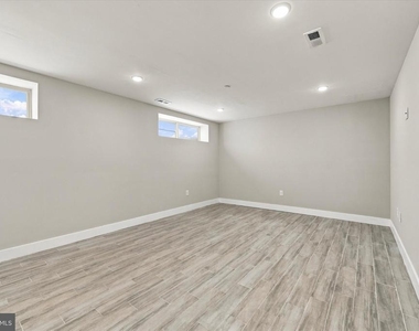 2348 Mountain Street - Photo Thumbnail 23