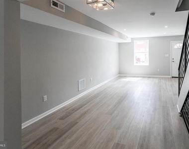 2526 Memphis Street - Photo Thumbnail 3