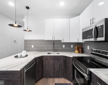 2156 N Randolph Street - Photo Thumbnail 8