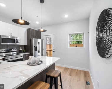 2156 N Randolph Street - Photo Thumbnail 5