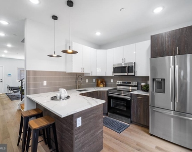 2156 N Randolph Street - Photo Thumbnail 6
