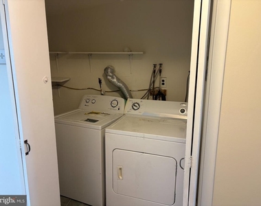 631 Catharine Street - Photo Thumbnail 4