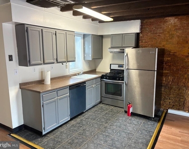 631 Catharine Street - Photo Thumbnail 2