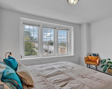468 E Walnut Lane - Photo Thumbnail 6