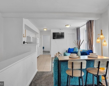 468 E Walnut Lane - Photo Thumbnail 4