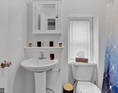 468 E Walnut Lane - Photo Thumbnail 8