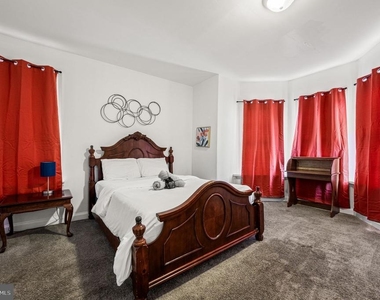468 E Walnut Lane - Photo Thumbnail 4