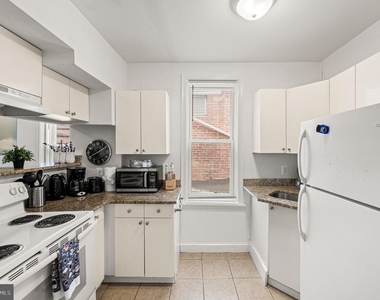 468 E Walnut Lane - Photo Thumbnail 7