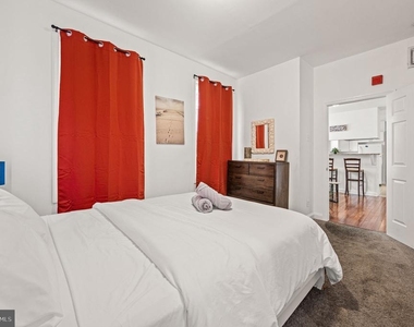 468 E Walnut Lane - Photo Thumbnail 3