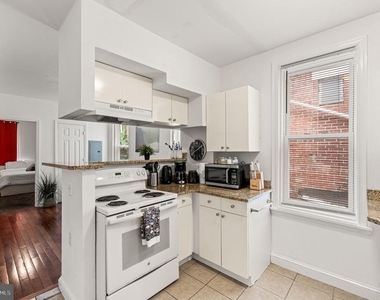 468 E Walnut Lane - Photo Thumbnail 6