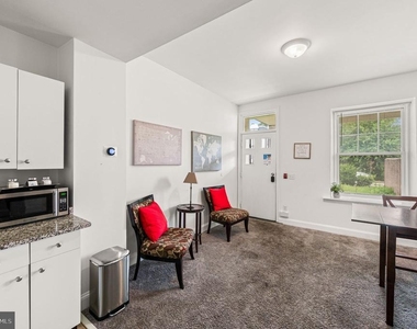 468 E Walnut Lane - Photo Thumbnail 7