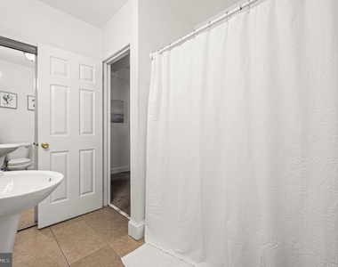 468 E Walnut Lane - Photo Thumbnail 9