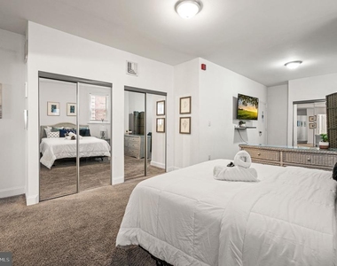 468 E Walnut Lane - Photo Thumbnail 12