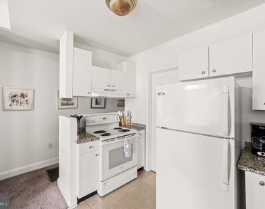 468 E Walnut Lane - Photo Thumbnail 5