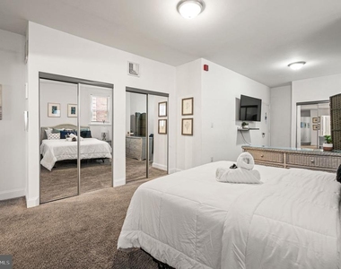 468 E Walnut Lane - Photo Thumbnail 13