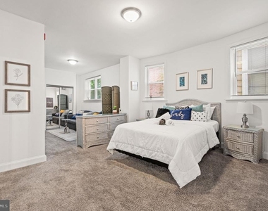 468 E Walnut Lane - Photo Thumbnail 10