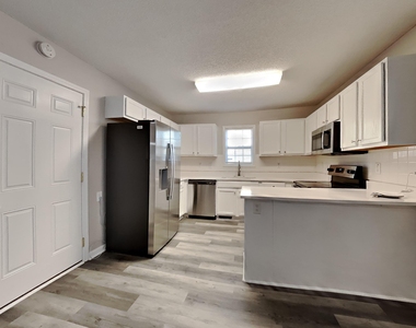 262 Santee Circle - Photo Thumbnail 2