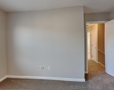 262 Santee Circle - Photo Thumbnail 5