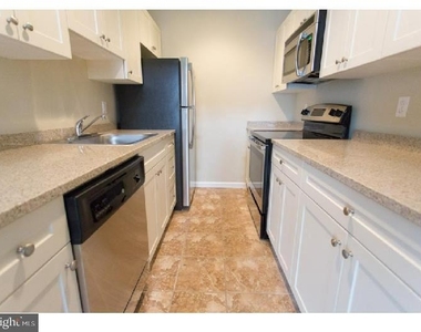 924 Pine Street - Photo Thumbnail 9