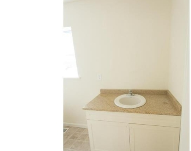 924 Pine Street - Photo Thumbnail 13