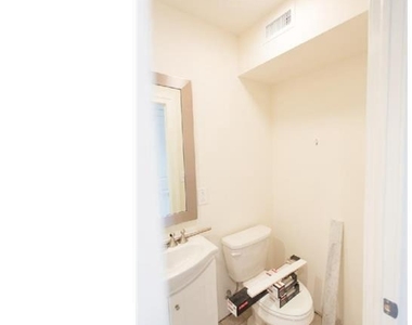 924 Pine Street - Photo Thumbnail 6