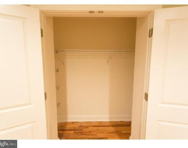 924 Pine Street - Photo Thumbnail 3