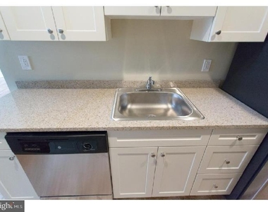 924 Pine Street - Photo Thumbnail 10
