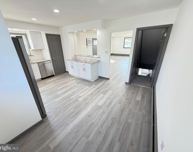 1612 Tremont Avenue - Photo Thumbnail 14