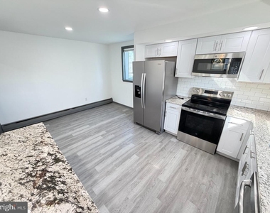 1612 Tremont Avenue - Photo Thumbnail 12