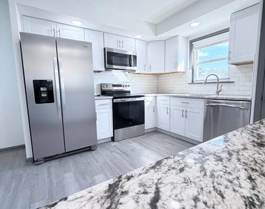 1612 Tremont Avenue - Photo Thumbnail 11