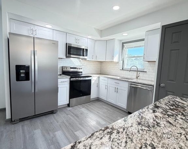 1612 Tremont Avenue - Photo Thumbnail 10