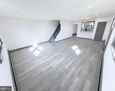 1612 Tremont Avenue - Photo Thumbnail 6
