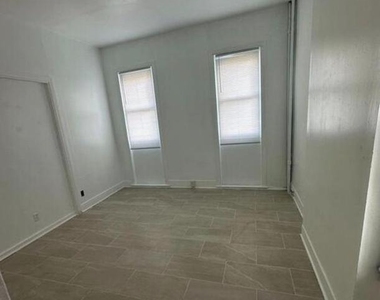 224 E 24th Street - Photo Thumbnail 2