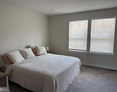 121 Four Leaf Drive - Photo Thumbnail 11