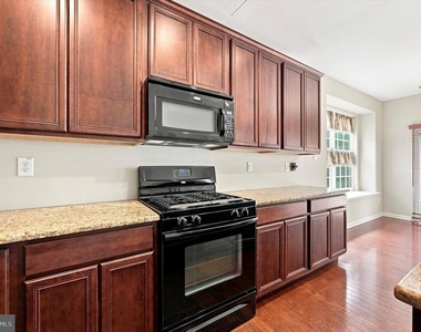 137 Stoyer Road - Photo Thumbnail 5