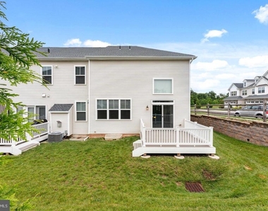 38 Lacey Lane - Photo Thumbnail 2