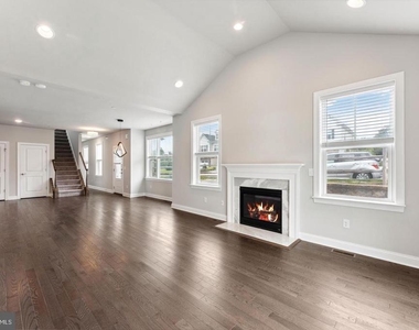 38 Lacey Lane - Photo Thumbnail 9