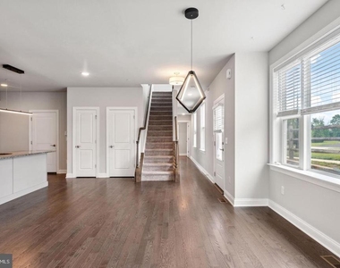 38 Lacey Lane - Photo Thumbnail 11