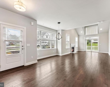38 Lacey Lane - Photo Thumbnail 5