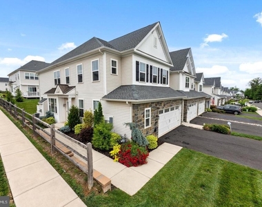 38 Lacey Lane - Photo Thumbnail 1